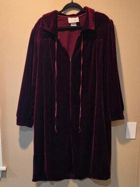 Vintage Jasmine Rose Burgundy Velour Zip-front Lounge Housecoat